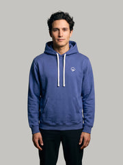 Hombre con el Hoodie Origen Azul de DonCottone, vista frontal
